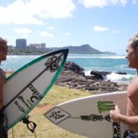 オアフ島サウスショアにビッグスウェルがヒット！コア・ロスマンのVlog動画