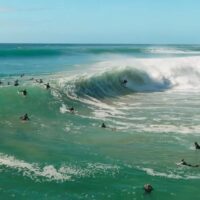 スナッパーロックスが南スウェルで炸裂した7月31日!真冬のフリーサーフィン動画