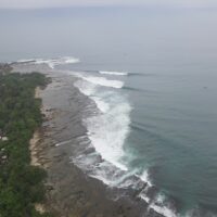 ガラガラなのにファンなロングレフトがブレイクするサワルナ！サーフトリップ動画