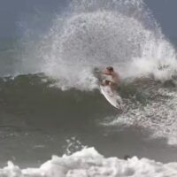 イーサン・ユーイングの2024年CTイベント会場でのフリーサーフィン動画
