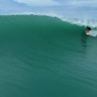 乾季後半のニアス島(インドネシア)でのフリーサーフ動画!風に強い要因なども