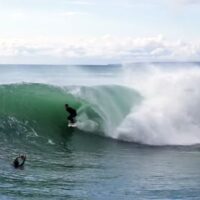 イギリスのコーンウォールでブレイクするAフレーム!フリーサーフィン動画