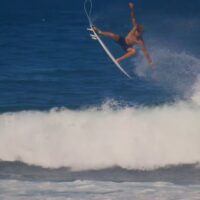 エアーに独自スタイルを持つ若手のライアン・ハッカビー!フリーサーフ動画