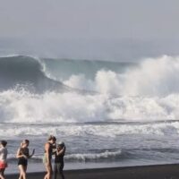 インドネシアのバリ島クラマスが今季最大サイズに！フリーサーフィン動画