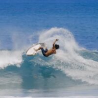 レールゲームが強化したイーライ・ハンネマンのロッキーでのフリーサーフ動画