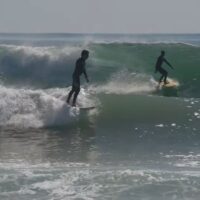 レイトシーズンにスウェルがヒットしたローワーズでのフリーサーフィン動画