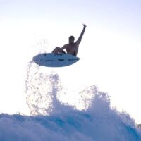 【必見】ミック・ファニングがドイツのウェイブプールへ!フリーサーフィン動画