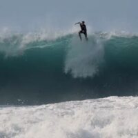 ジャックロボとイーサンも登場！今季最大級となったバリ島クラマスのフリーサーフ動画