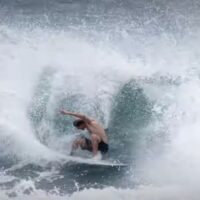 ファニング並みの高速スタイル!豪ジュニアのデーン・ヘンリーのフリーサーフ動画