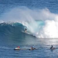 年明けの1月8日に炸裂のマウイ島ジョーズ！カイやビリーのローカルサーフィン動画