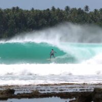 オフシーズンの2025年1月にスウェルが！インドネシアのニアス島でのフリーサーフ動画