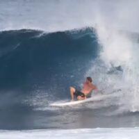 スポンジボードでもハイパフォーマンス!クレイ・マルゾのフリーサーフ動画