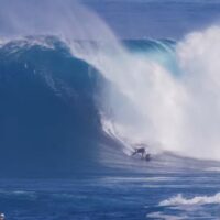 ビッグウェイブサーフィンで「ガン」から「ミニガン」へ！カイ・レニーの実験動画