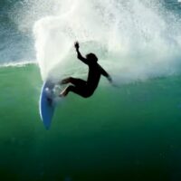 デイヴ・ラストヴィッチが見せるツインフィンの王道の乗り方!カーヴィング動画