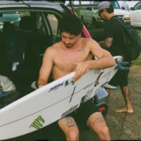 ヤゴ・ドラの2025年ハワイシーズンを追ったフリーサーフなどバックステージ動画