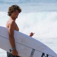 若手ハワイアンで注目のシオン・クローフォード!24/25年シーズンのフリーサーフ動画