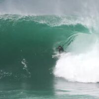 シーズン入りしたオーストラリアのデッドマンズが炸裂！フリーサーフィン動画