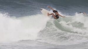 バリ島人気サーフエリアのチャングー！乾季序盤のフリーサーフィン動画