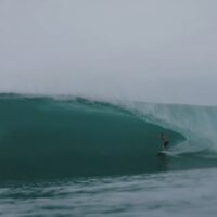 雨季のクルイでライトバレルをスコア!ブレント・ドリントンのフリーサーフ動画