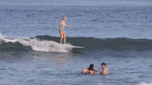 クタビーチでロングボード！バリ島（インドネシア）でのフリーサーフィン動画