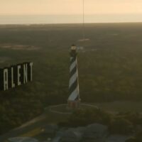 フリーサーファーのブレット・バーリー主演サーフムービー「AMBIVALENT」