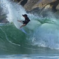 メイソン・ホーがベルズへのロードトリップで癖波にチャージ！フリーサーフィン動画