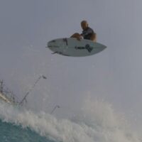 世界最高峰エアショーの2025年スタブハイのウォームアップサーフィン動画