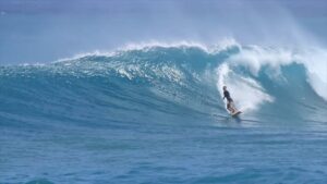季節外れのスウェルが5月のノースショアへ！オアフ島サンセットでのフリーサーフ動画