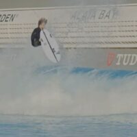 欧州プロがトライしたスイスのウェイブプールでのエアリアルチャレンジ動画