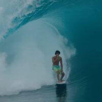 タヒチ・チョープー サーフィン写真集「Teahupoo」ティム・マッケンナ 撮影 パリ2024サーフィンの舞台、タヒチ島チョープーの唯一無二の魅力