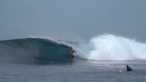 インドネシアの貸切パーフェクトバレル！シェルダン・シムカスのフリーサーフ動画