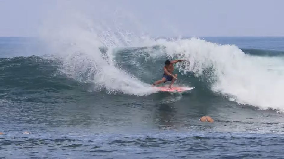 サーフ&ファッションで人気なバリ島チャングー！和井田理央のフリーサーフ動画
