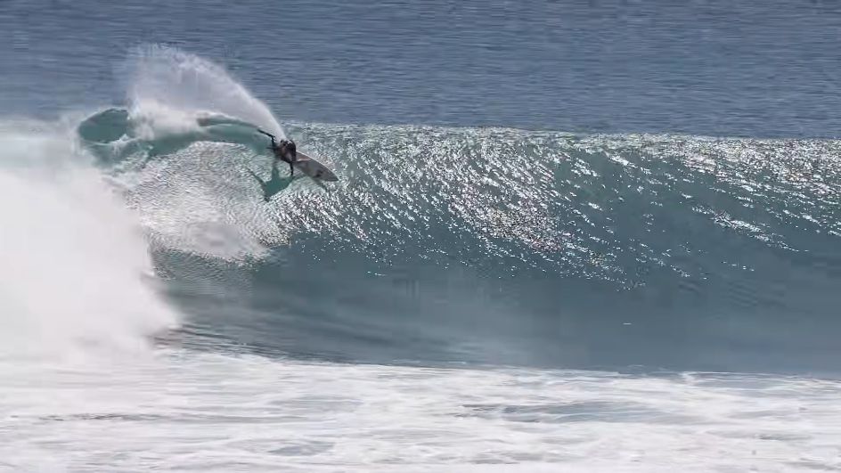 2025年シーズンのここまでのビッゲストサイズ！バリ島ウルワツのフリーサーフ動画