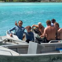 ブレット・バーリーが家族でメンタワイ諸島へ!マカロニでのフリーサーフ動画