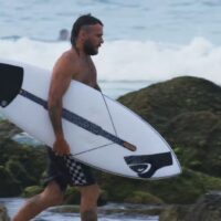 JSのサブゼロに乗るマイキー・ライト!スナッパーでのフリーサーフィン動画