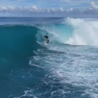 メンタワイでトップレベルのライトバレル!ライフルズでのフリーサーフィン動画