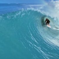 セスナを使ってパーフェクトバレルを!マイケル・ダンフィーのサーフトリップ動画