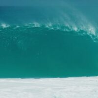 ジェイ・デイヴィスなどがワイルドウエストで無人バレルをスコア!フリーサーフ動画