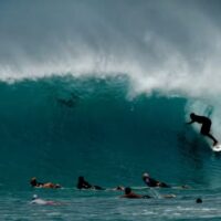 オアフ島サウスショアがモンスターサイズに！イズキール・ラウのVlog動画