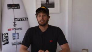 ネイザン・フローレンスが教えてくれる混んでる海で少しでも多く波に乗る方法