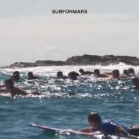 ゴールドコーストで発生した前乗りやワイプアウトとハチャメチャ動画