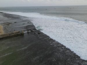 2025年7月1日午前撮影のインドネシアのジャワ島タートルズの波情報