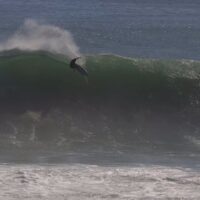 今季最大サイズのバリ島ウルワツ！ウィリアム・アリオッティが5ftボードでチャージ動画