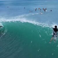 最近ニュースになっているバリ島ビンギン！9月のフリーサーフィン動画