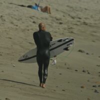 ケリー・スレーターがローワーズへ！ハリケーン「ナルダ」スウェルでのフリーサーフ動画