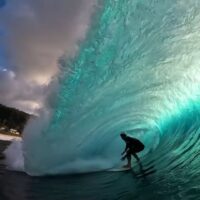 元ワールドジュニアチャンプのフィン・マギルのサーフムービー「Desk Jockey」