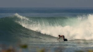 バリ島クラマスが炸裂!プロサーファーが大集合したフリーサーフィン動画