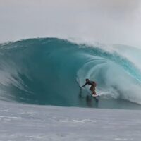 10月のレイトシーズンも炸裂!メンタワイ諸島でのフリーサーフィン動画