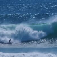 バリ島ウルワツが乾季最終月の10月に炸裂することに!フリーサーフィン動画