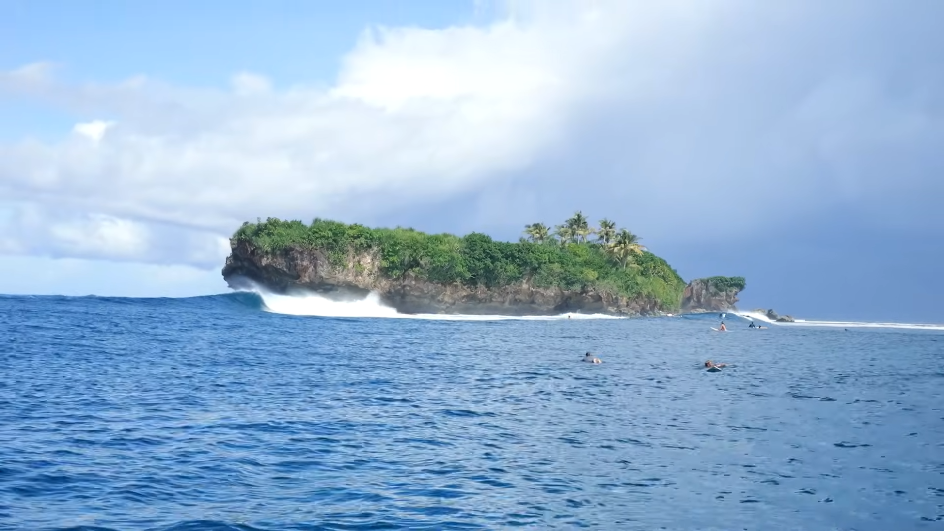 貴重なロックアイランドの映像も！インドモーメントのシャルガオQS舞台裏動画